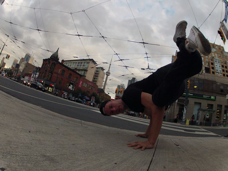 Postura de Breaking, Break Dance en las Calles de Toronto
