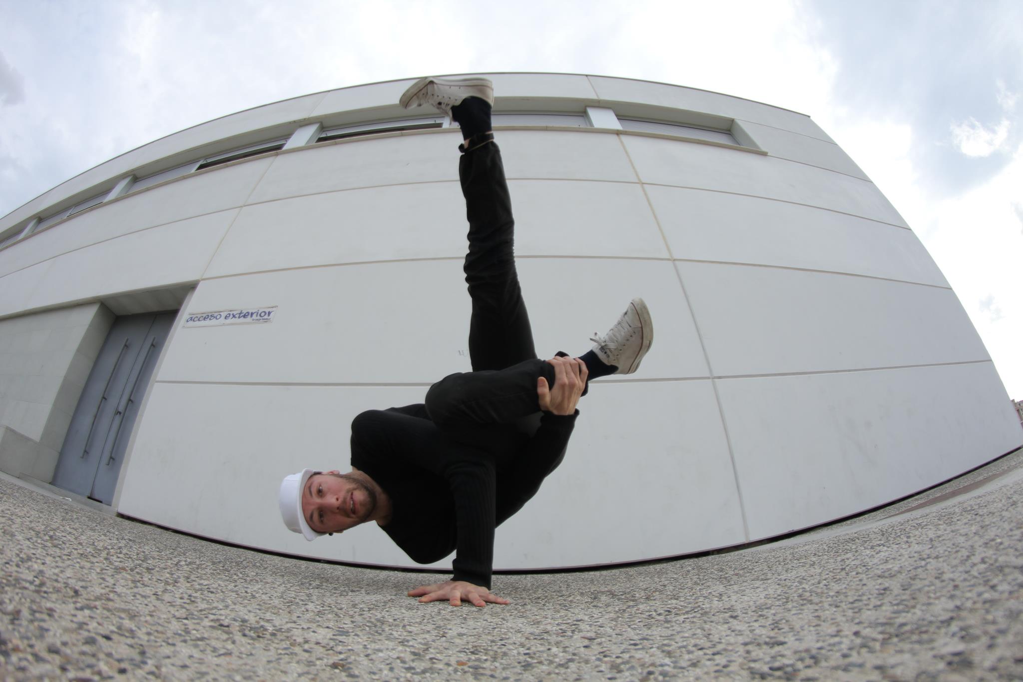 Pose Urbana de Breaking por Bboy Big George