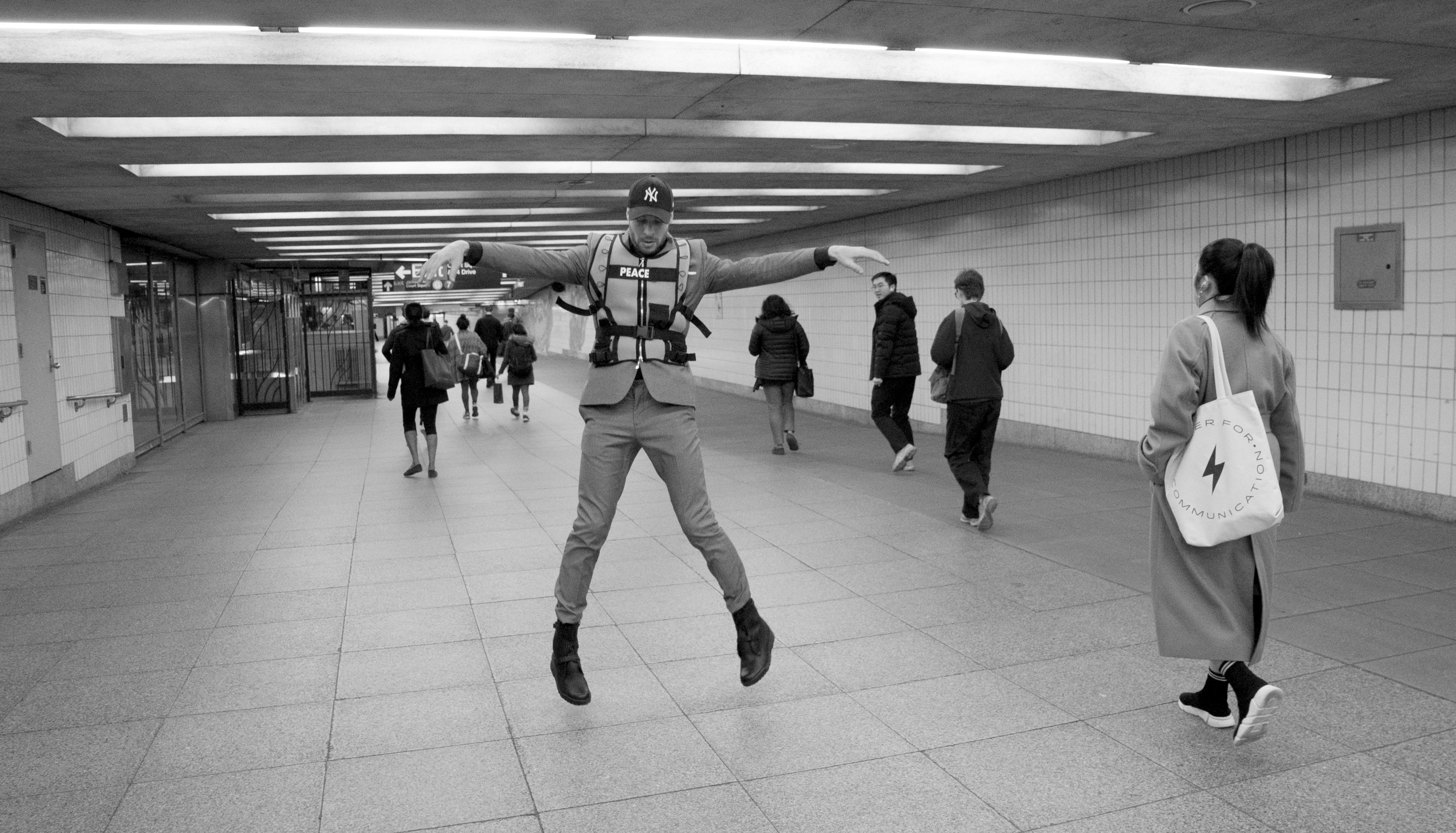 Moda Hip Hop Futurista en el Metro de Nueva York