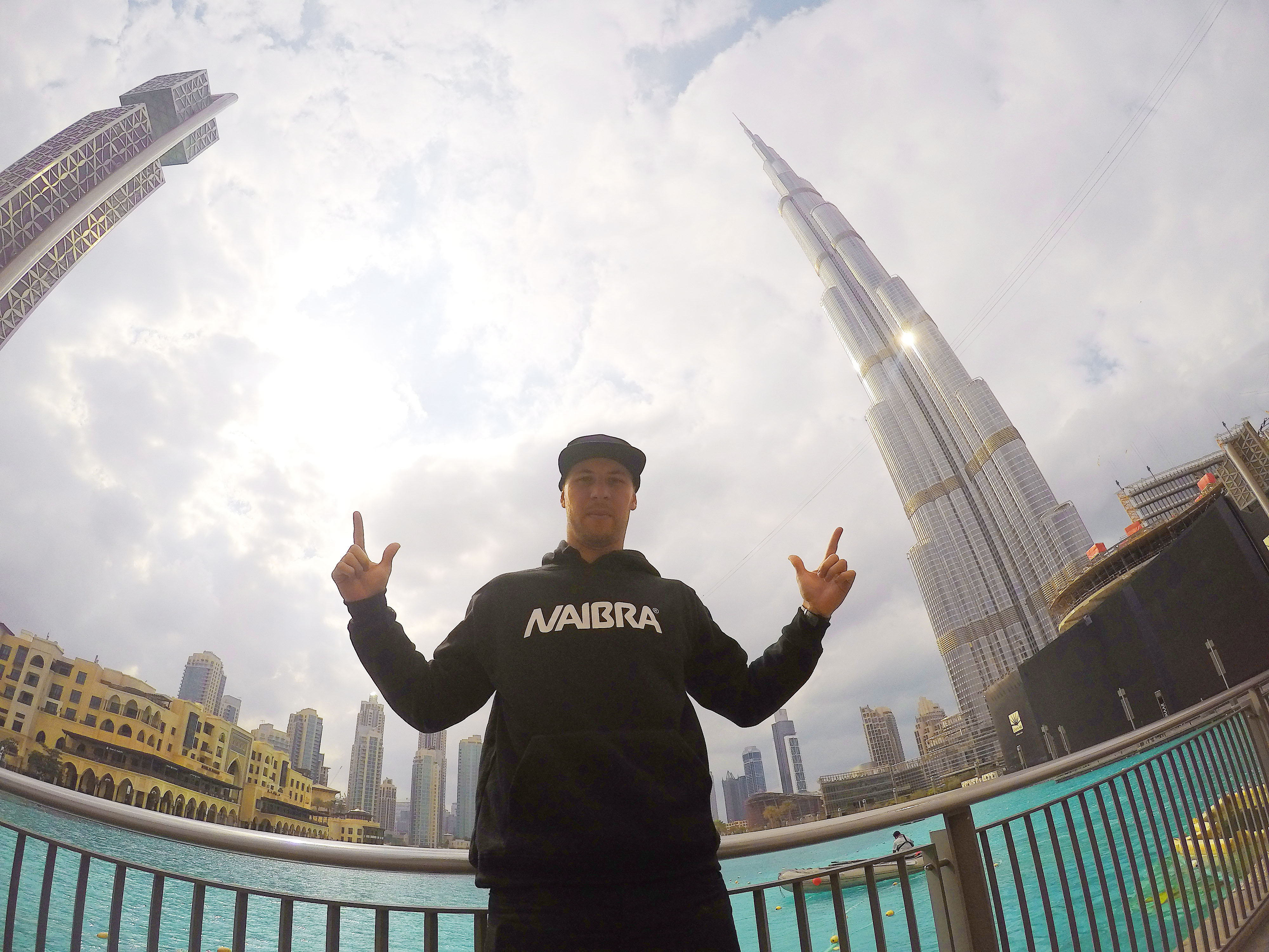 Jorge Safer x Naibra en Dubai Marina Marca Promoción