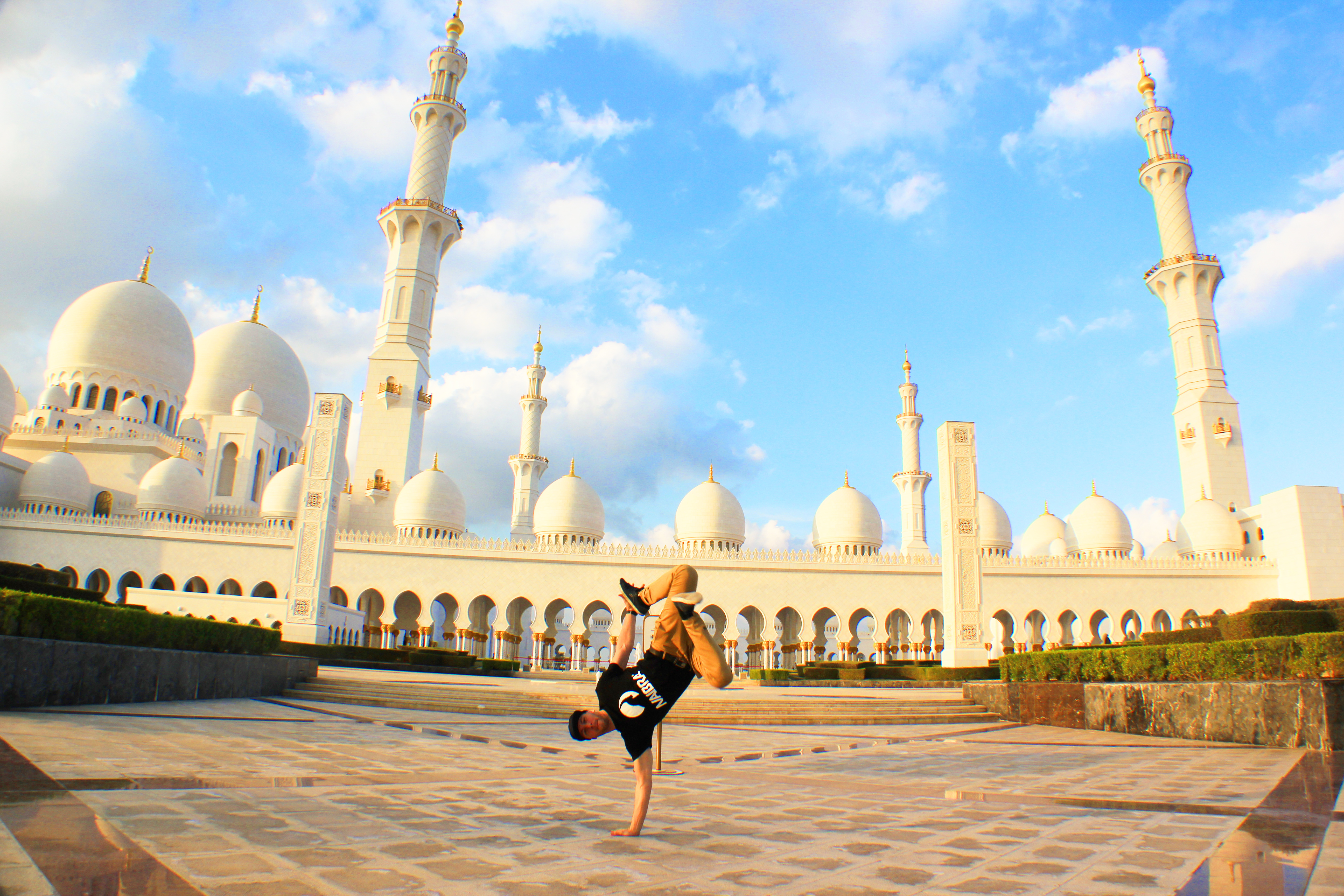 Pose de Break Dance en Abu Dhabi