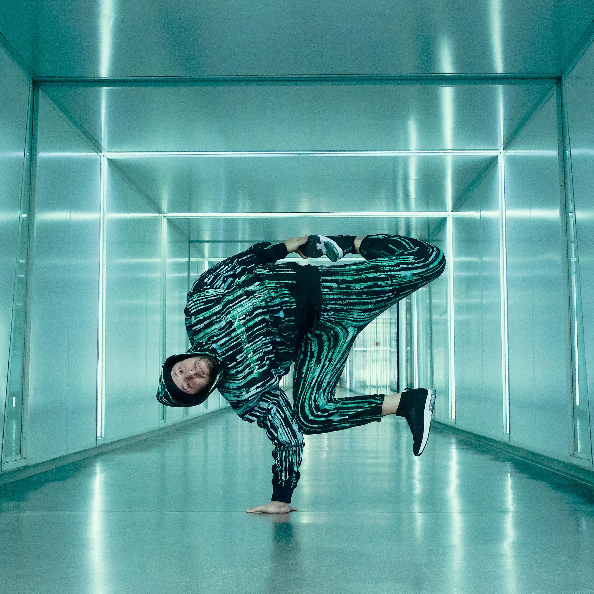 Air Baby Freeze of Break Dance - Bboy Big George