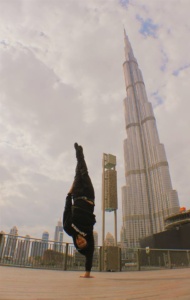 Pose de Breaking en Burj Khalifa Dubai - Bboy Big George